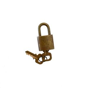 LOUIS VUITTON Padlock & Key Set #302